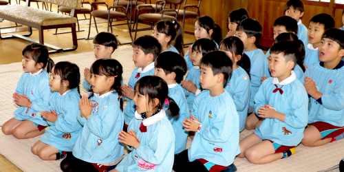 「仏…明るく」「法…正しく」「僧…仲よく」